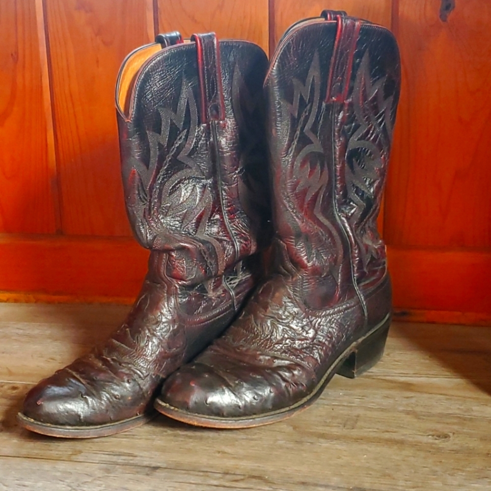 Lucchese Men's 8EE vintage ostrich cowboy boots